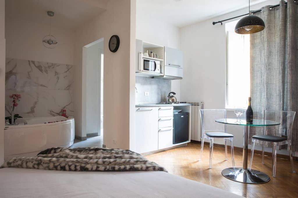 Pink Intimate Jacuzzi Suite Trastevere - Top Collection Rome Exterior photo