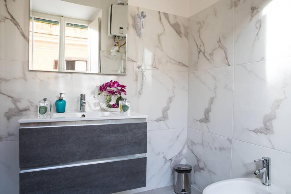 Pink Intimate Jacuzzi Suite Trastevere - Top Collection Rome Exterior photo