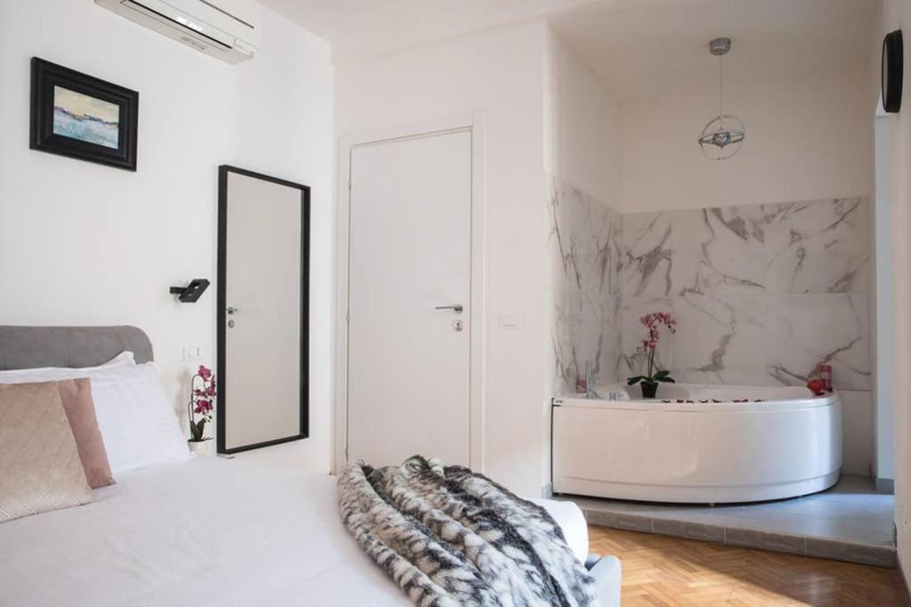 Pink Intimate Jacuzzi Suite Trastevere - Top Collection Rome Exterior photo